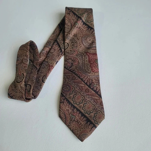 Charing Cross Mens Tie Red Green Gold Tan Paisley 100% Silk Hand Finished - Picture 1 of 6
